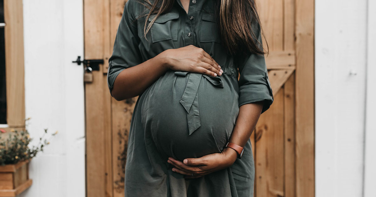 Realistisch Berg kleding op kijken Hippe en goedkope zwangerschapskleding - Stockverkoopinfo